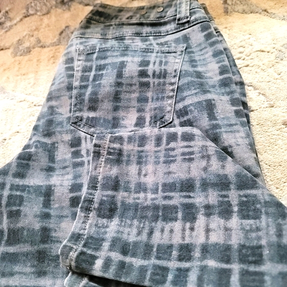 Cabi skinny Jeans - Picture 2 of 6